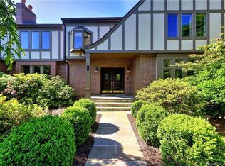 6 Old Country Rd, Woodbridge, CT 06525