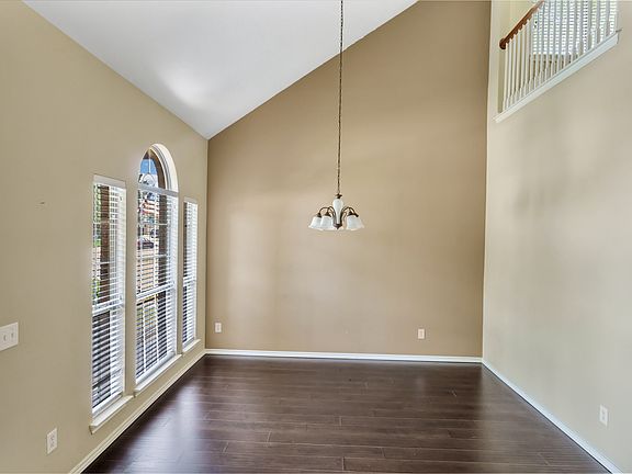 4th image of 2701 Saint Johns Dr