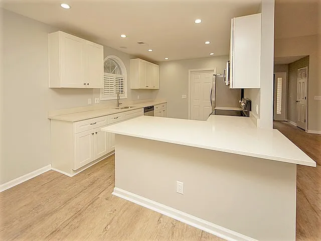 3 bed, 1300 sqft, $3,400 — Photo 4