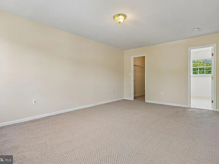 14677 Cloverdale Rd — Photo 39