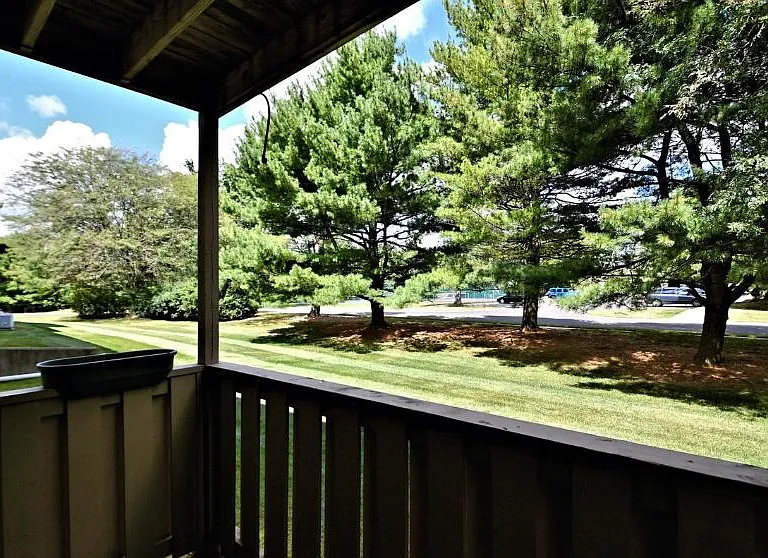607 Thornton Ct #607 — Photo 3