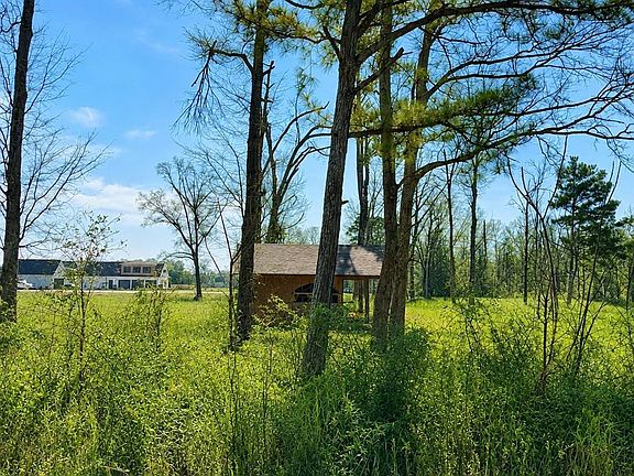 5th image of 20076 Edgewood Rd