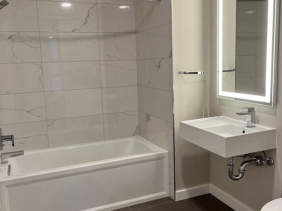 4th image of 450 S Main St #601
