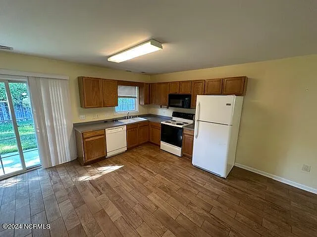 4372 Ritz Cir — Photo 3
