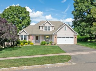 25 Frechette Cir, Manchester, CT 06040
