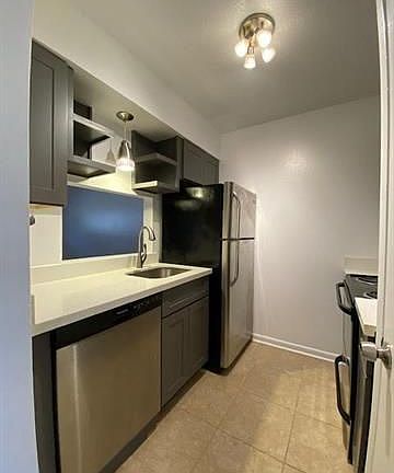 4th image of 2500 Vivian St APT 2