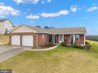 12 Skylite Dr, Hanover, PA 17331