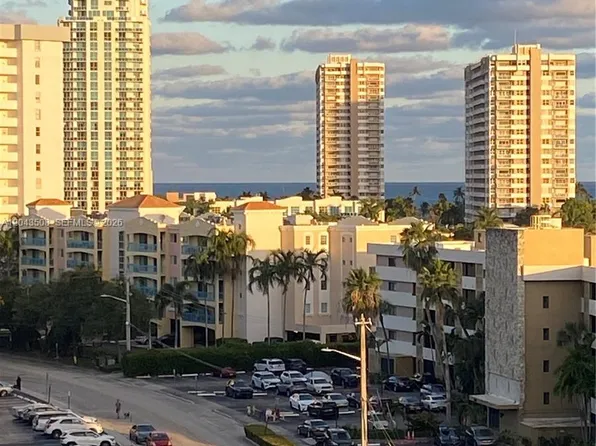 401 Golden Isles Dr APT 813, Hallandale Beach, FL 33009