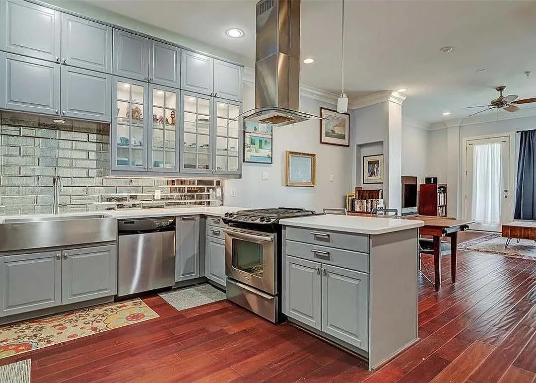 1 bed, 1.5 bath, 1179 sqft, $2,300 — Photo 3