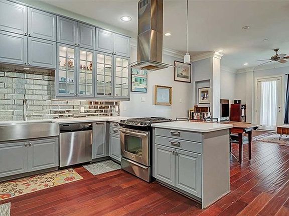 3rd image of 510 Lovett Blvd APT 403