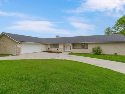639 S Commercial Ave, Smithville, MO, 64089
