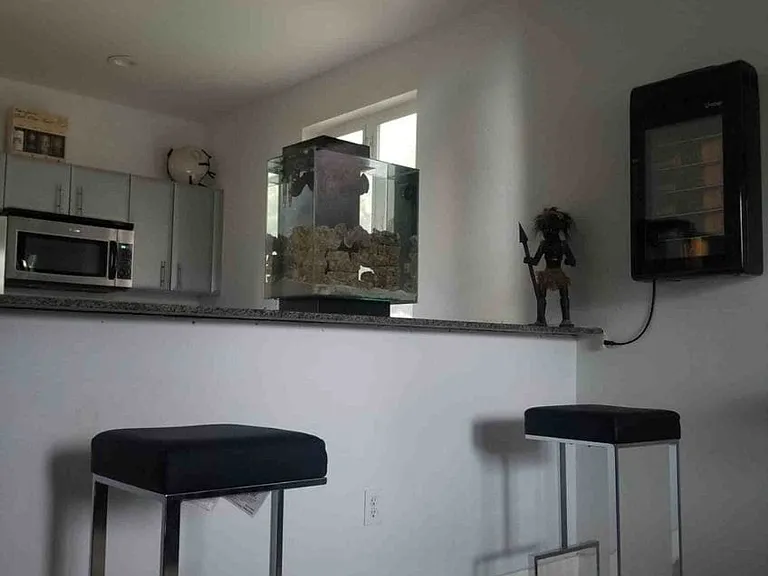 1140 NW 18th Pl — Photo 3