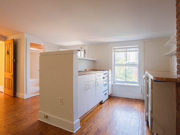 3rd image of 98 S Oxford St #2