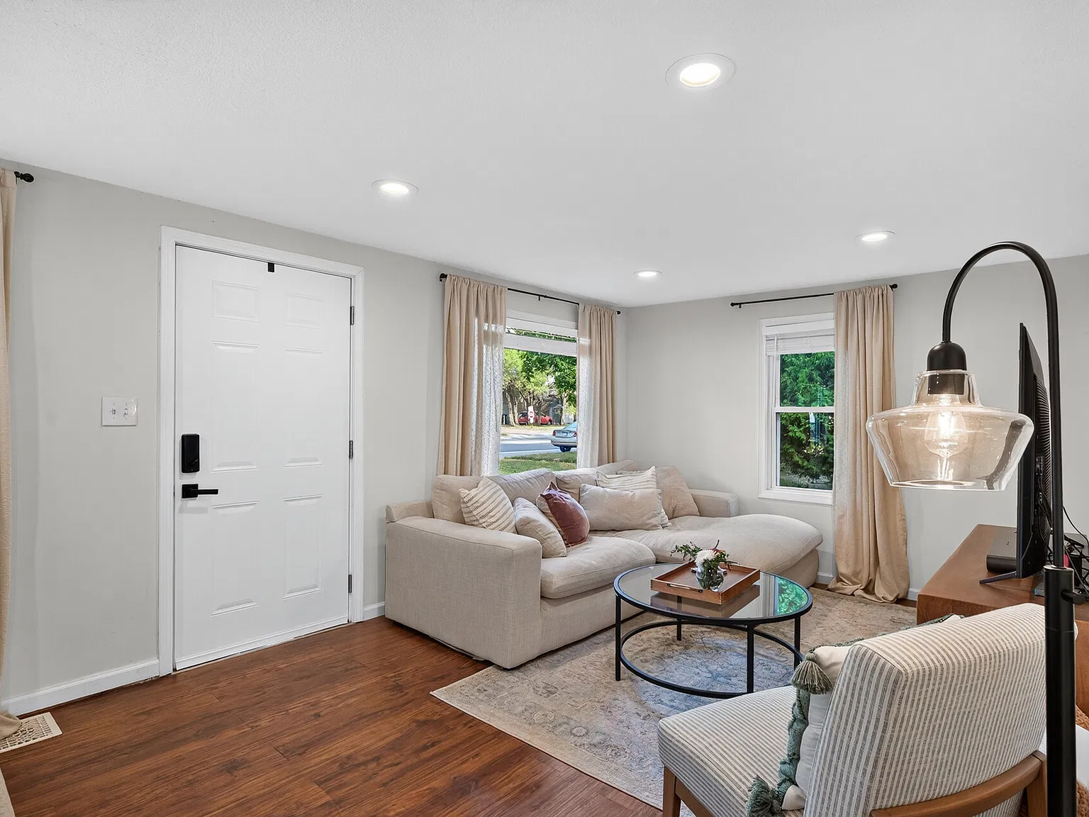 2 bed, 925 sqft, $2,095 — Photo 3
