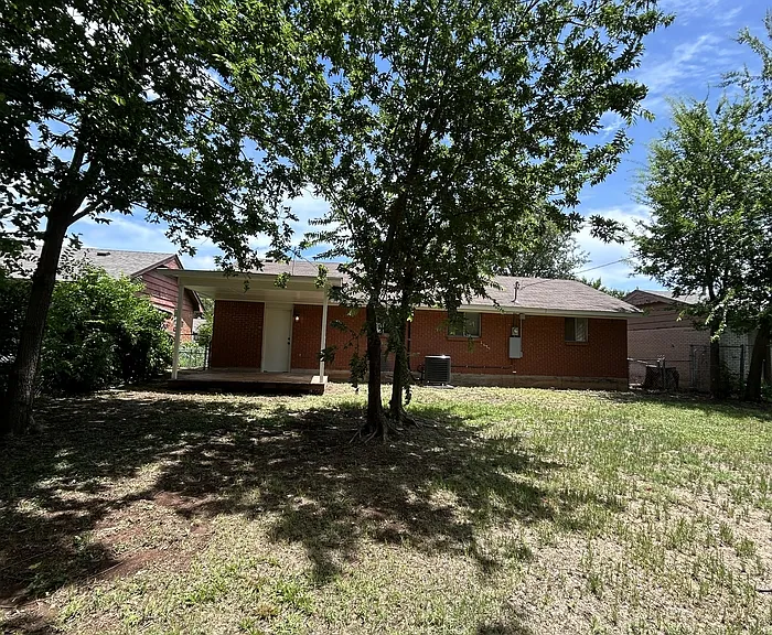 101 S Dallas Ave — Photo 18