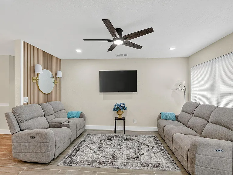5008 Parker Ave — Photo 6