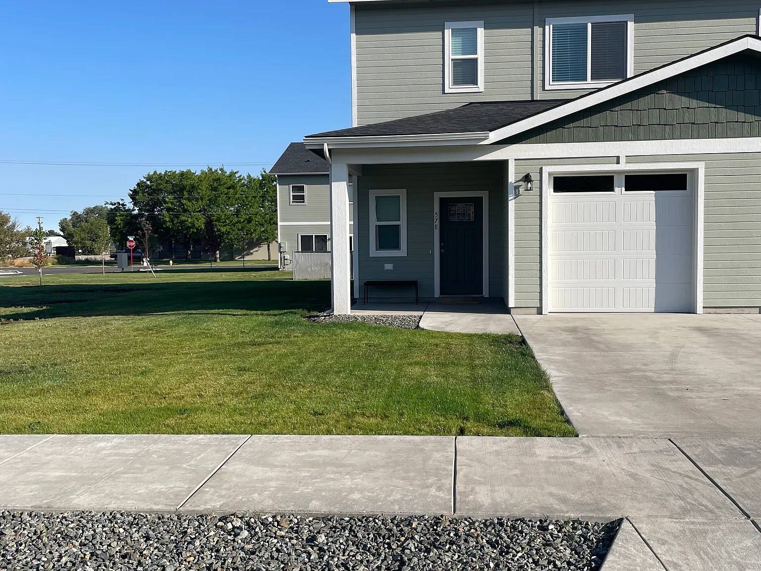 3 bed, 2.5 bath, 1588 sqft, $1,700 — Photo 1