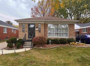 22430 Alger St, Saint Clair Shores, MI 48080