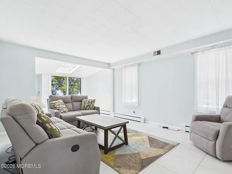 325 15th Ave — Photo 9