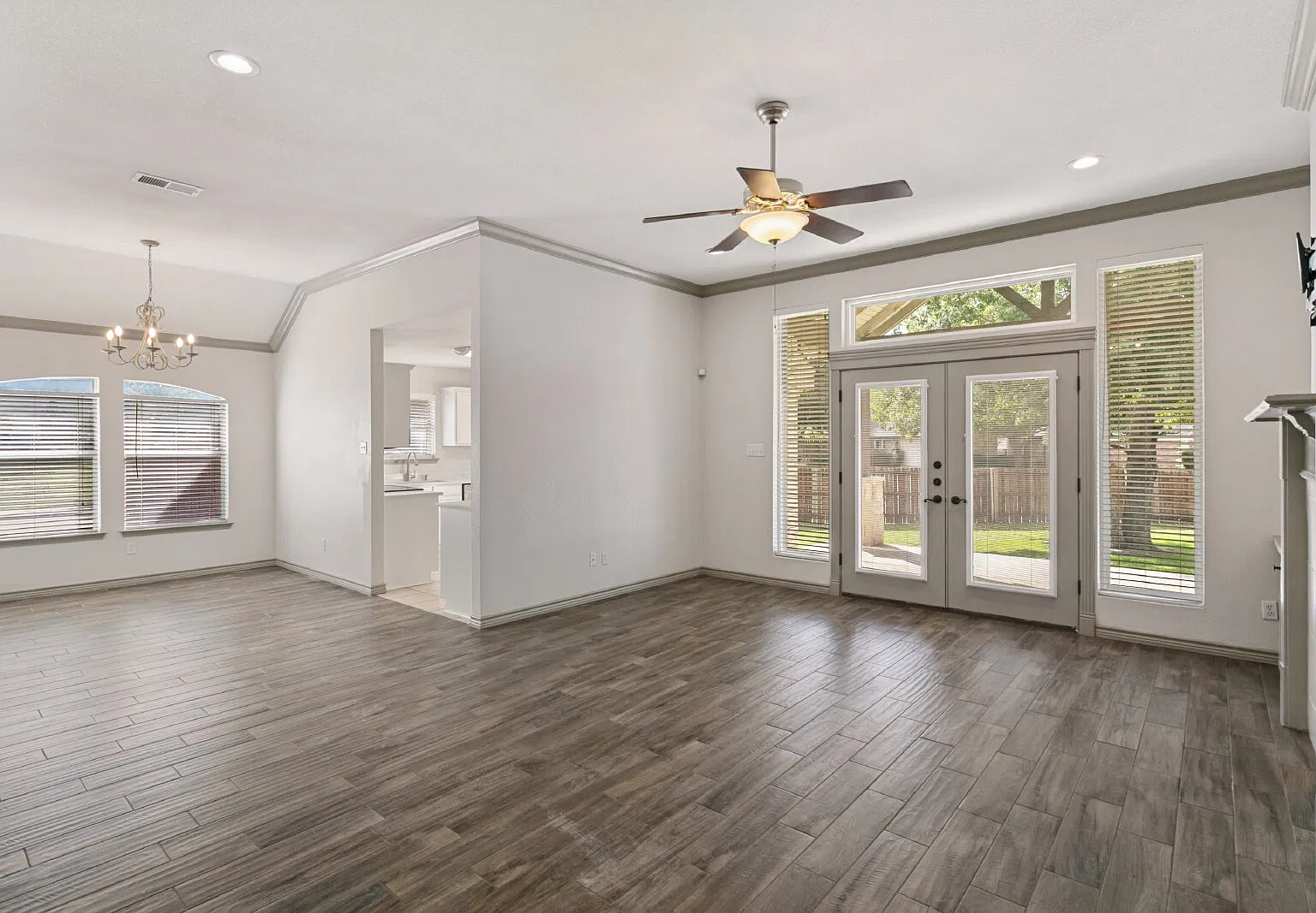 4 bed, 2.0 bath, 1826 sqft, $2,350 — Photo 3