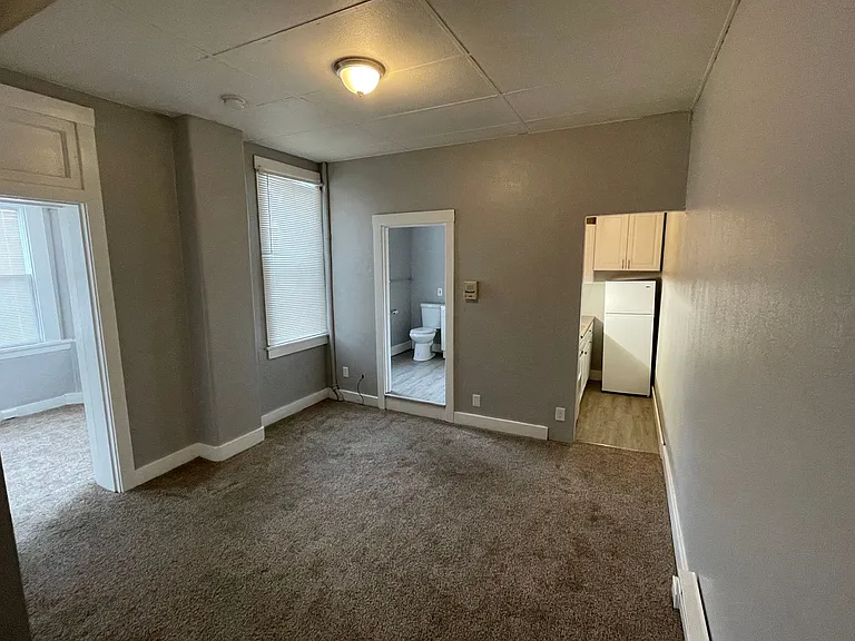 1 and 2 Bedrooms Available Now ! - Washington Area — Photo 9