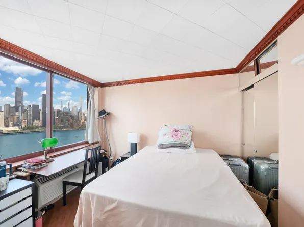 4-74 48th Avenue image 15 of 16