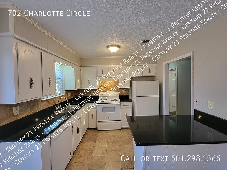 702 Charlotte Cir #702 — Photo 5