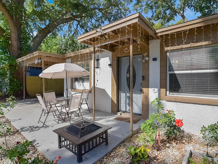 1226 Dewey Ave — Photo 4