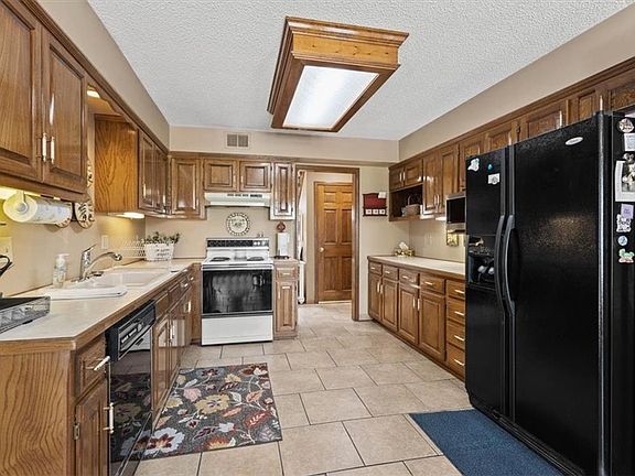5th image of 2210 N Salem Dr