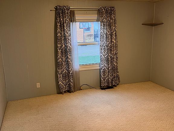 5th image of 701 E Olive St