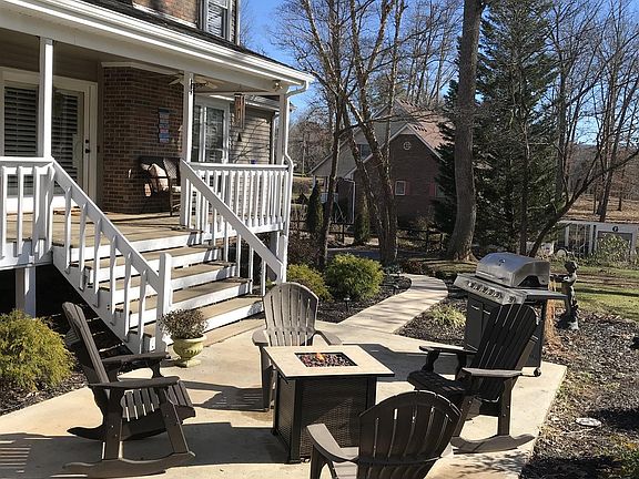 3rd image of 426 Todd Ln