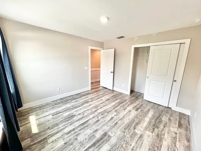 907 Randall St — Photo 10