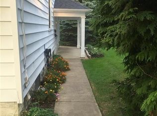 87 S Lincoln Ave, Orchard Park, NY 14127