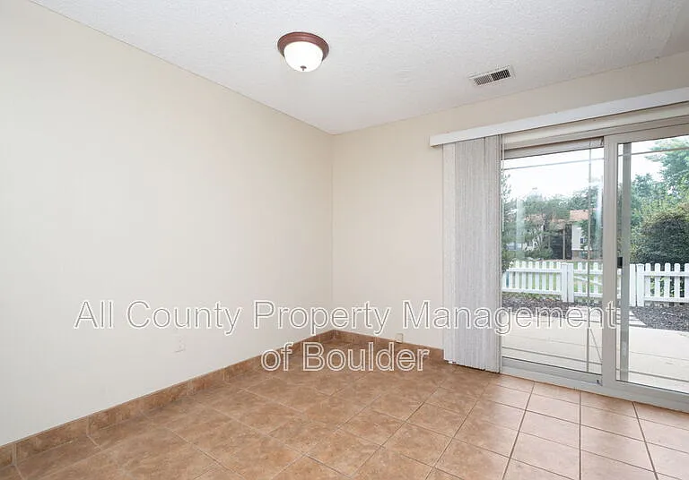 800 W Moorhead Cir #C — Photo 7
