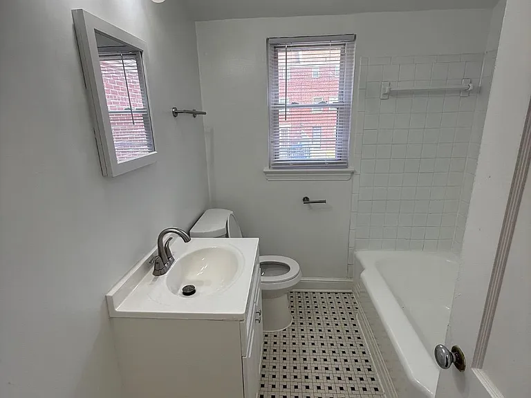 374 Chaplin St SE — Photo 7