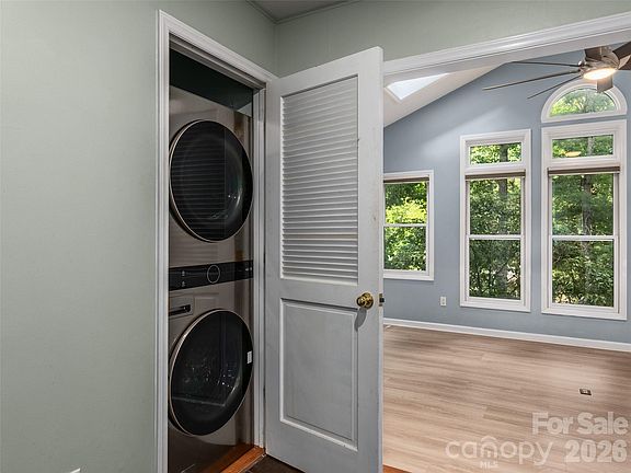 5th image of 921 Indian Hill Rd