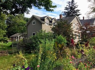 27 Clark St, Easthampton, MA 01027