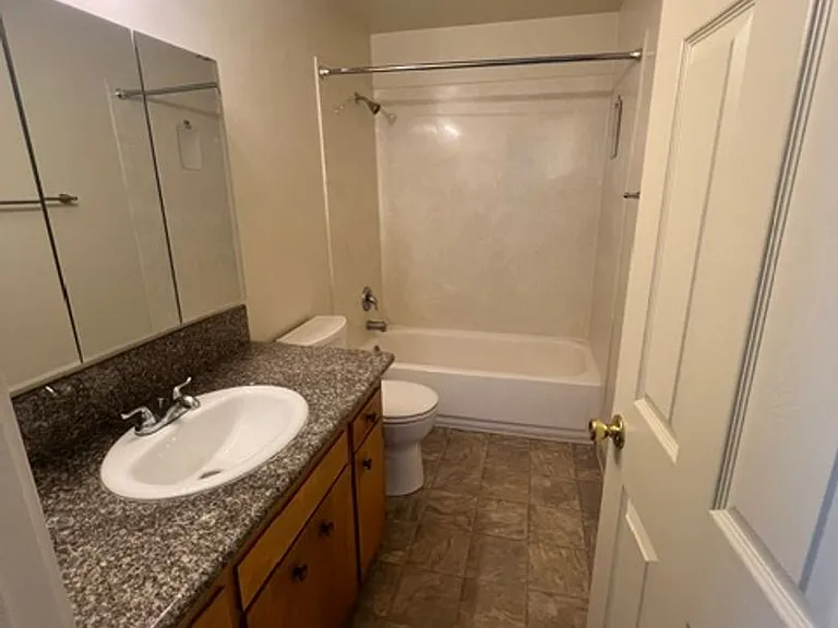 468B - 830 SW Grove Street — Photo 8
