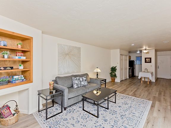 4th image of 3150 Lakeside Dr APT 206
