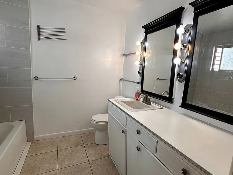 628 S University St — Photo 16