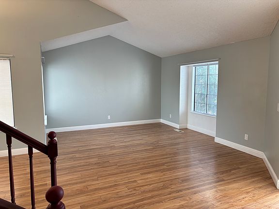 5th image of 426 Sandy Hill Ct