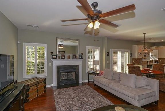 3rd image of 421 Belmont Way