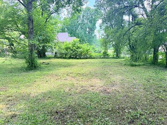 4th image of 2612 Banks Rd