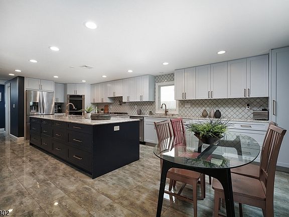 3rd image of 457 Palmer Ave
