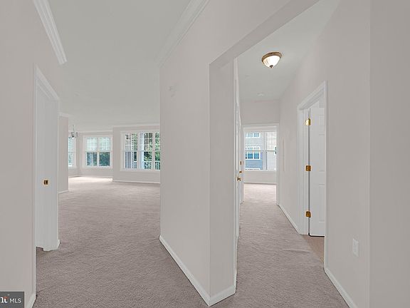 4th image of 637 Masterson Ct