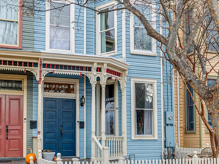 2206 E Marshall St — Photo 2