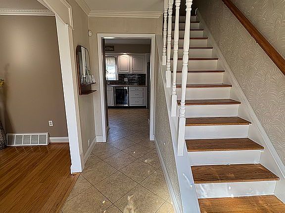 2nd image of 2400 Beverly Rd