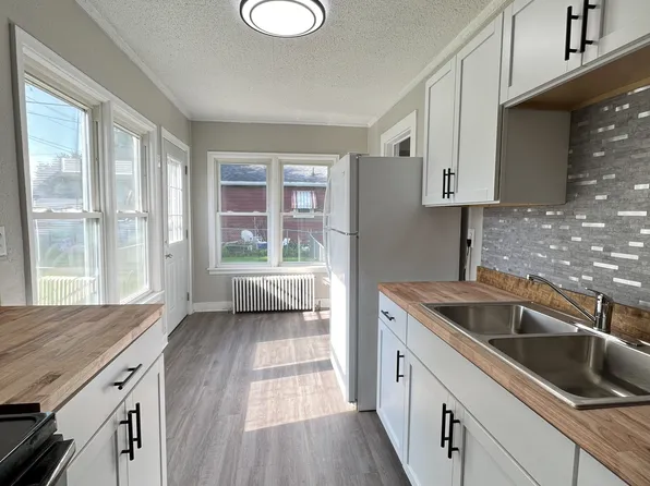1008/1010 Rhomberg Avenue - 1/2