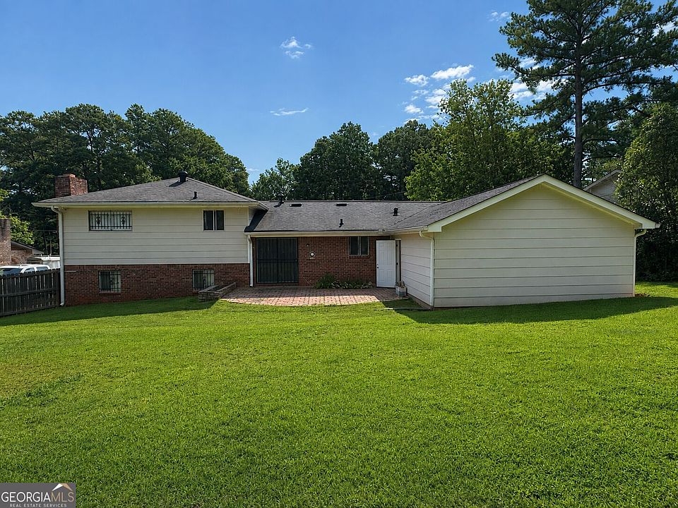 2nd image of 4121 Moore Rd
