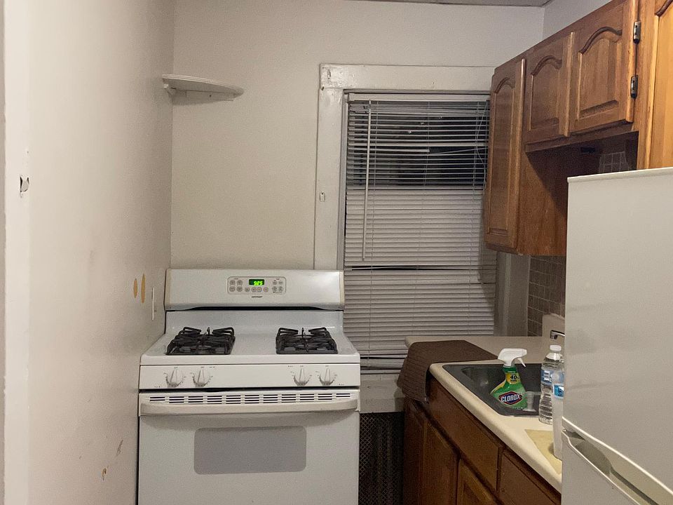 2nd image of 15 Richards St #S